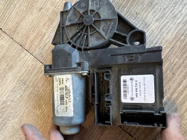 bontott SKODA OCTAVIA II Bal első Ablakemelő Motor