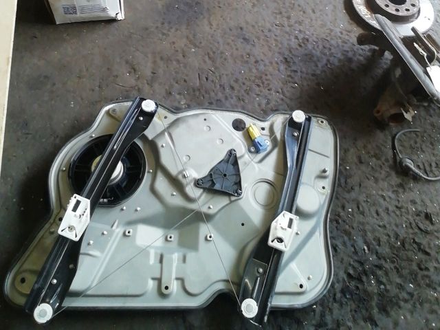 bontott SKODA OCTAVIA II Bal első Ablakemelő Szerkezet (Elektromos)