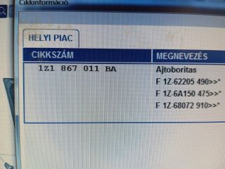 bontott SKODA OCTAVIA II Bal első Ajtó Kárpit