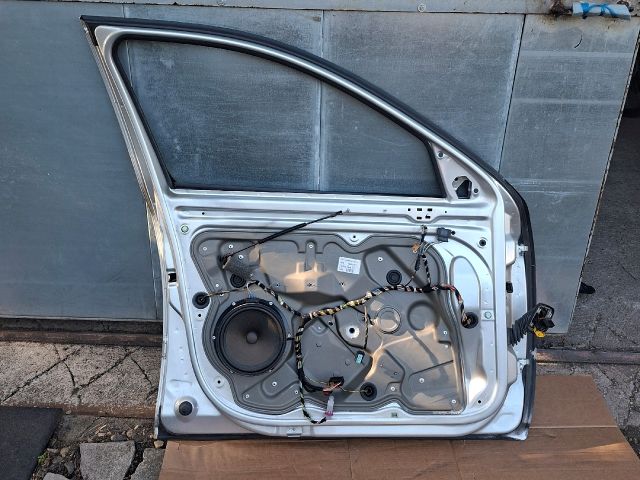 bontott SKODA OCTAVIA II Bal első Ajtó (Részeivel)