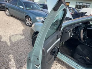bontott SKODA OCTAVIA II Bal első Ajtó (Üres lemez)
