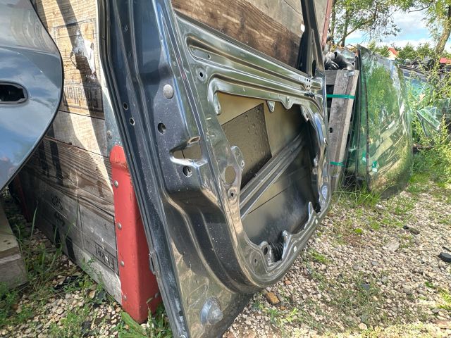 bontott SKODA OCTAVIA II Bal első Ajtó (Üres lemez)