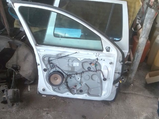 bontott SKODA OCTAVIA II Bal első Ajtó (Üres lemez)