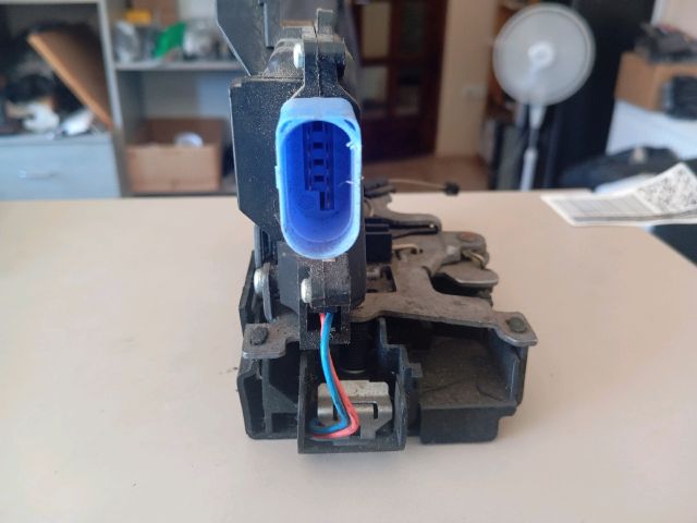 bontott SKODA OCTAVIA II Bal első Ajtózár