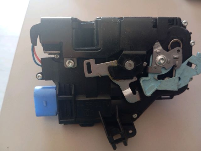 bontott SKODA OCTAVIA II Bal első Ajtózár