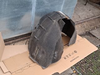 bontott SKODA OCTAVIA II Bal első Dobbetét (Kerékjárati, Műanyag)