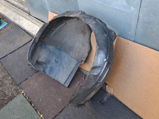 bontott SKODA OCTAVIA II Bal első Dobbetét (Kerékjárati, Műanyag)