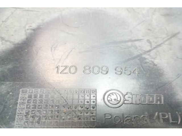 bontott SKODA OCTAVIA II Bal első Dobbetét (Kerékjárati, Műanyag)