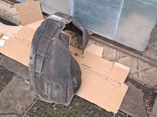 bontott SKODA OCTAVIA II Bal első Dobbetét (Kerékjárati, Műanyag)