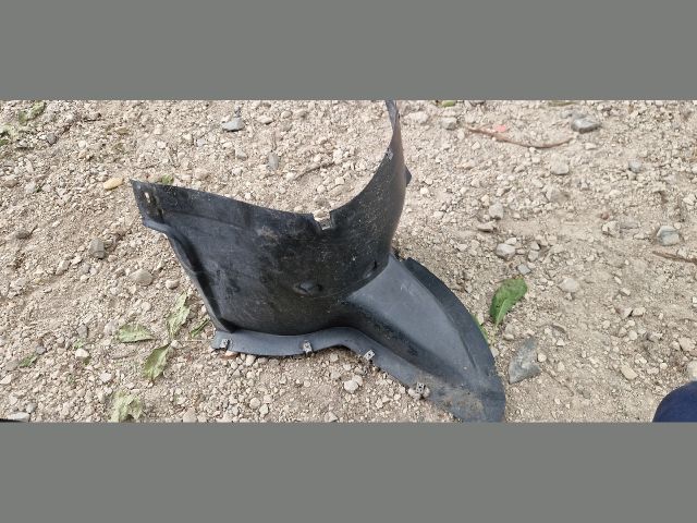 bontott SKODA OCTAVIA II Bal első Első Dobbetét (Kerékjárati, Műanyag)