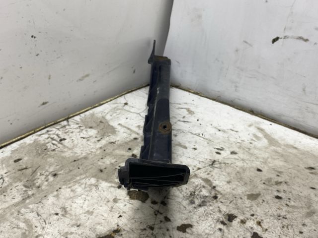 bontott SKODA OCTAVIA II Bal első Lökhárító Tartó (Műanyag)