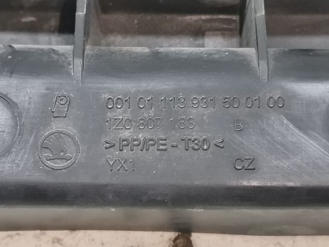 bontott SKODA OCTAVIA II Bal első Lökhárító Tartó (Műanyag)