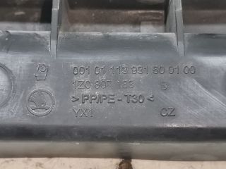 bontott SKODA OCTAVIA II Bal első Lökhárító Tartó (Műanyag)