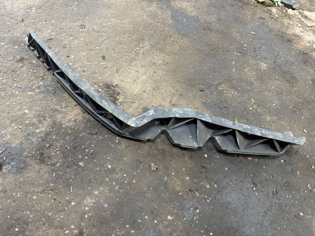 bontott SKODA OCTAVIA II Bal első Lökhárító Tartó (Műanyag)