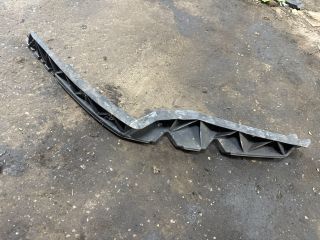 bontott SKODA OCTAVIA II Bal első Lökhárító Tartó (Műanyag)