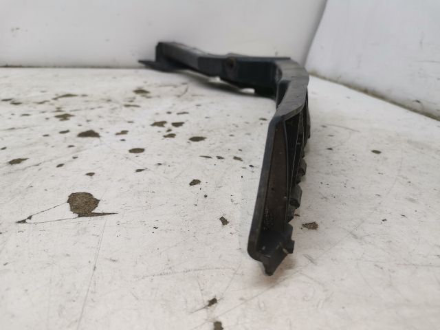 bontott SKODA OCTAVIA II Bal első Lökhárító Tartó (Műanyag)