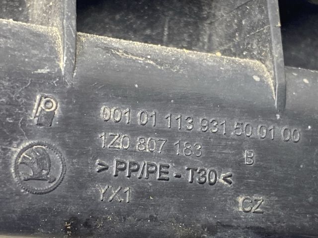 bontott SKODA OCTAVIA II Bal első Lökhárító Tartó (Műanyag)