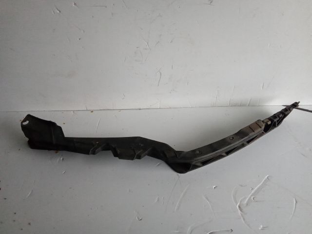 bontott SKODA OCTAVIA II Bal első Lökhárító Tartó (Műanyag)