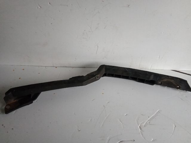 bontott SKODA OCTAVIA II Bal első Lökhárító Tartó (Műanyag)