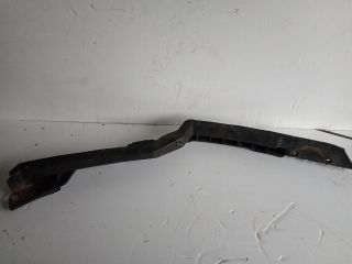 bontott SKODA OCTAVIA II Bal első Lökhárító Tartó (Műanyag)