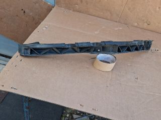 bontott SKODA OCTAVIA II Bal első Lökhárító Tartó (Műanyag)