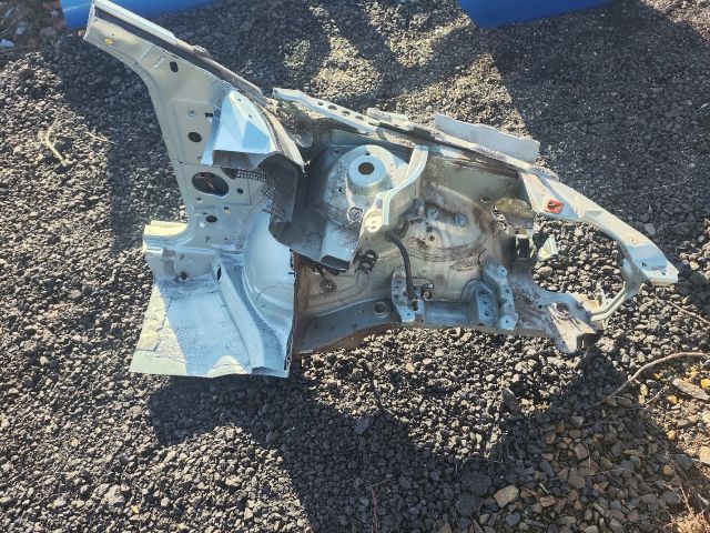 bontott SKODA OCTAVIA II Bal első Negyed Karosszéria Csomag