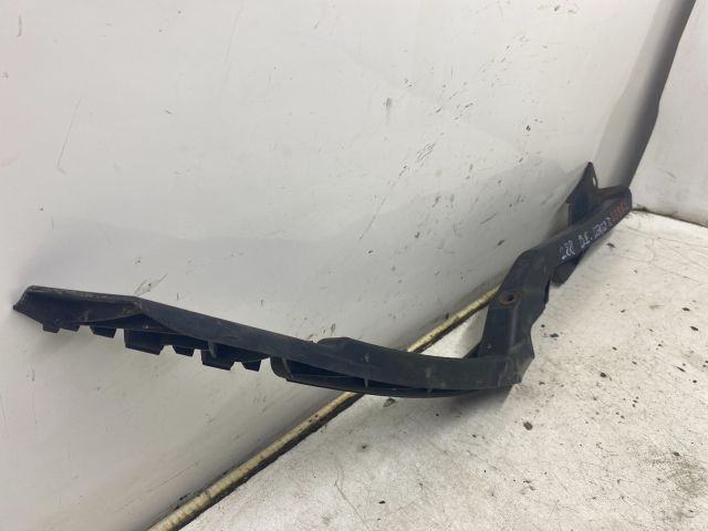 bontott SKODA OCTAVIA II Bal első Oldal Lökhárító Tartó (Műanyag)