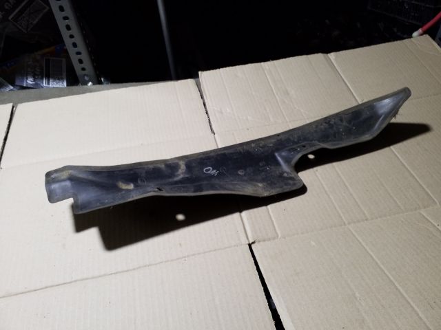 bontott SKODA OCTAVIA II Bal első Sárvédő Zajszigetelés