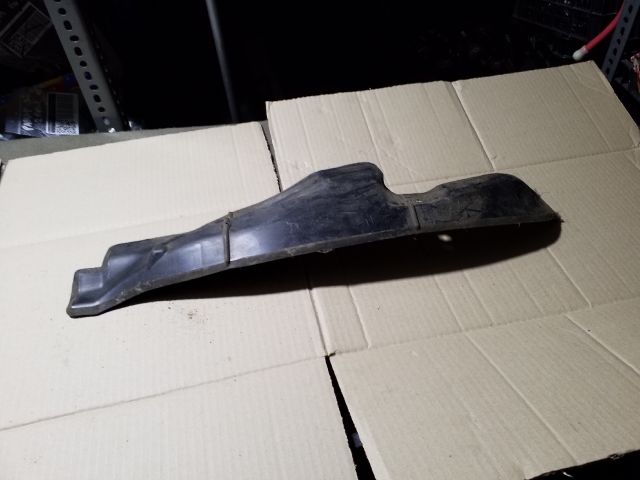 bontott SKODA OCTAVIA II Bal első Sárvédő Zajszigetelés