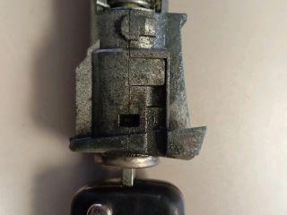 bontott SKODA OCTAVIA II Bal első Zárbetét