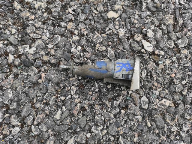 bontott SKODA OCTAVIA II Bal első Zárbetét