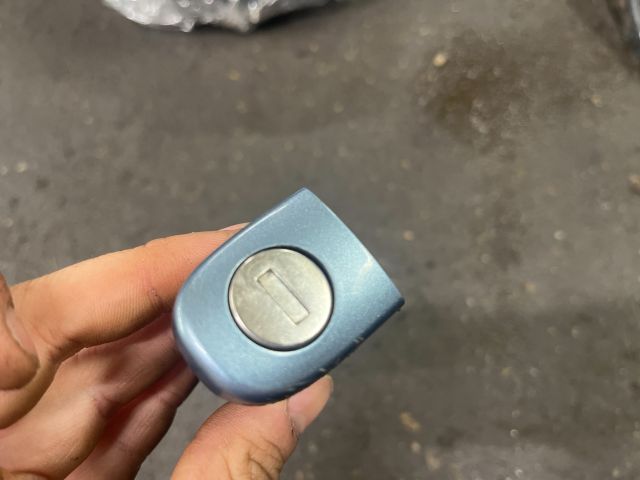 bontott SKODA OCTAVIA II Bal első Zárbetét