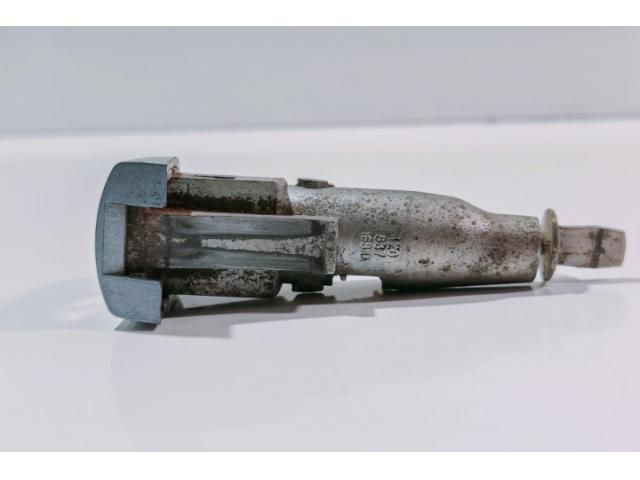 bontott SKODA OCTAVIA II Bal első Zárbetét