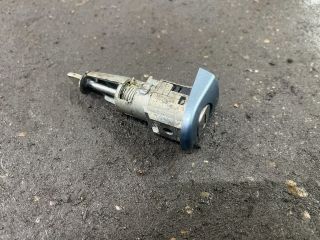 bontott SKODA OCTAVIA II Bal első Zárbetét