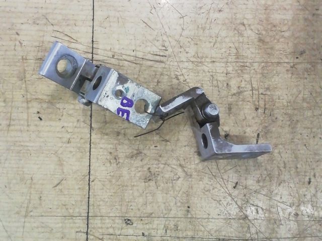 bontott SKODA OCTAVIA II Bal első Zsanér