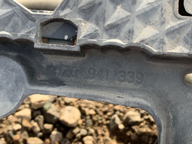 bontott SKODA OCTAVIA II Bal Fényszóró Tartó