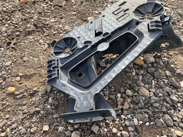 bontott SKODA OCTAVIA II Bal Fényszóró Tartó