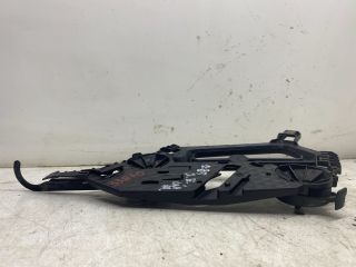 bontott SKODA OCTAVIA II Bal Fényszóró Tartó