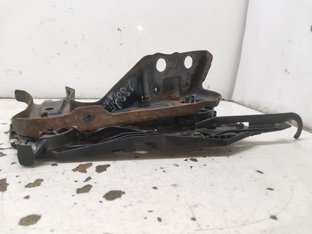 bontott SKODA OCTAVIA II Bal Fényszóró Tartó