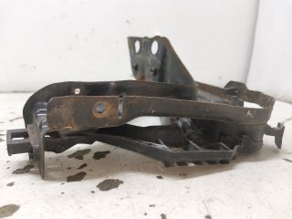 bontott SKODA OCTAVIA II Bal Fényszóró Tartó