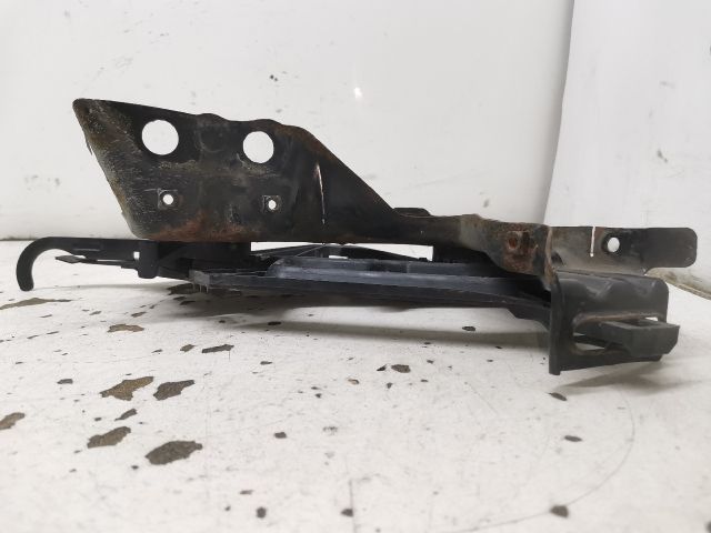 bontott SKODA OCTAVIA II Bal Fényszóró Tartó