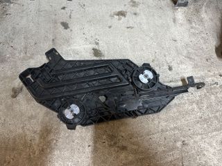 bontott SKODA OCTAVIA II Bal Fényszóró Tartó