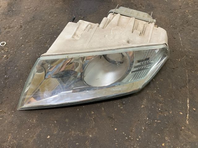 bontott SKODA OCTAVIA II Bal Fényszóró