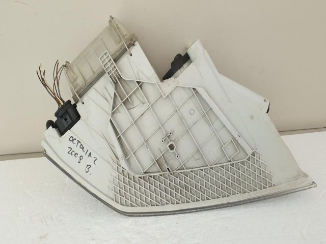 bontott SKODA OCTAVIA II Bal Fényszóró