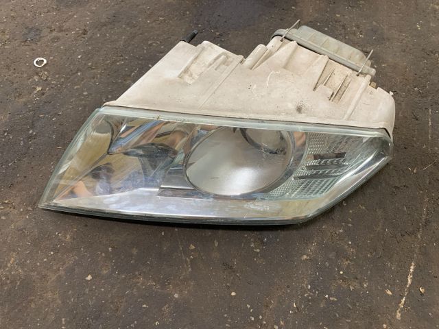 bontott SKODA OCTAVIA II Bal Fényszóró
