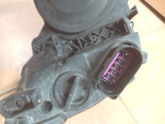 bontott SKODA OCTAVIA II Bal Fényszóró