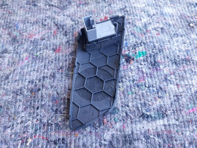 bontott SKODA OCTAVIA II Bal hátsó Ablakemelő Kapcsoló