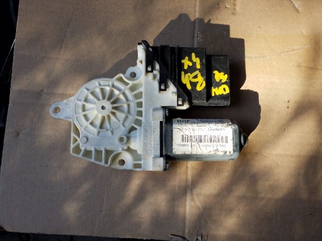 bontott SKODA OCTAVIA II Bal hátsó Ablakemelő Motor