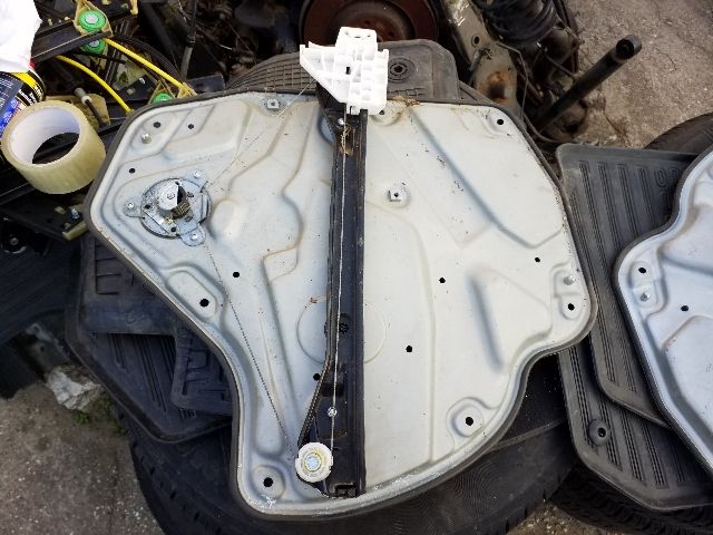 bontott SKODA OCTAVIA II Bal hátsó Ablakemelő Szerkezet (Mechanikus)