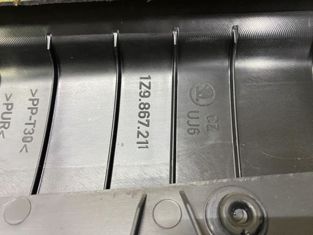 bontott SKODA OCTAVIA II Bal hátsó Ajtó Kárpit